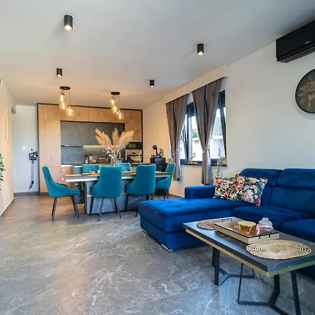La Vista Azure By Belmont Realty Apartment *
