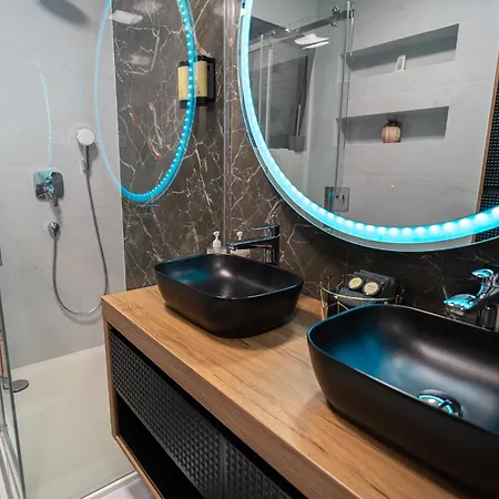 La Vista Azure By Belmont Realty Sukošan