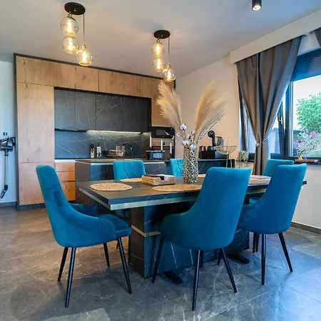 La Vista Azure By Belmont Realty Apartment