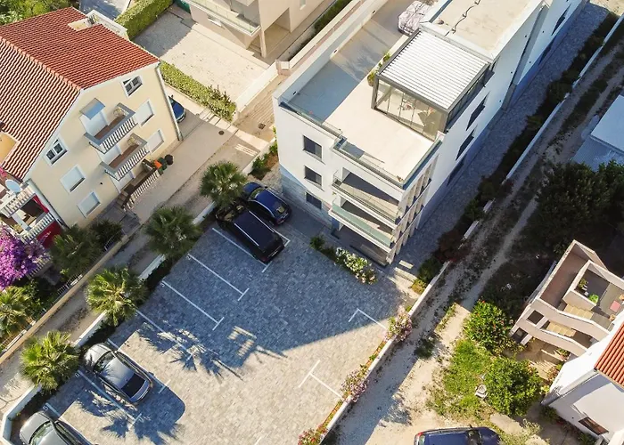 La Vista Azure By Belmont Realty Apartment